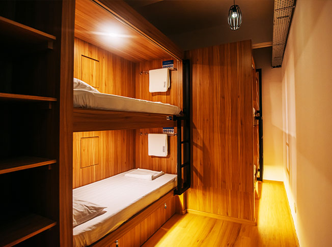 Book a capsule pod hostel in clarke quay now and enjoy an affordable & comfortable backpackers stay in chinatown singapore