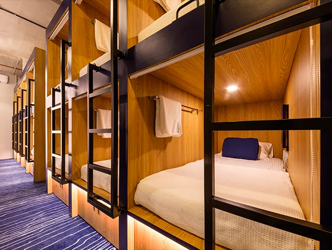 Book a capsule pod hostel in Boat Quay now and enjoy an affordable & comfortable backpackers stay near Singapore River
