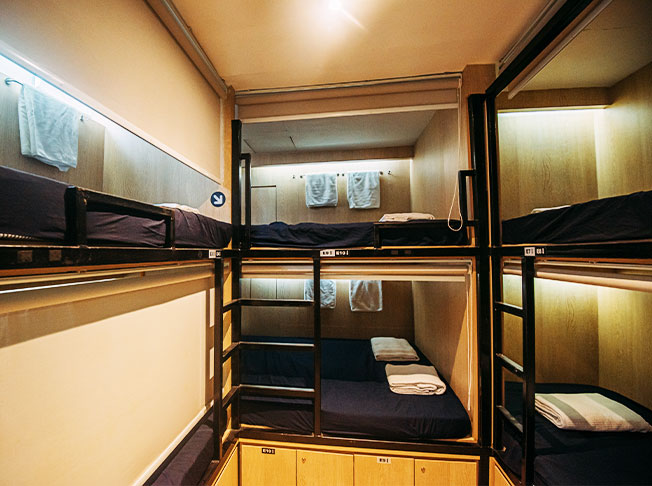 Book a capsule pod hostel in Bugis now and enjoy an affordable & comfortable backpackers stay in bugis singapore